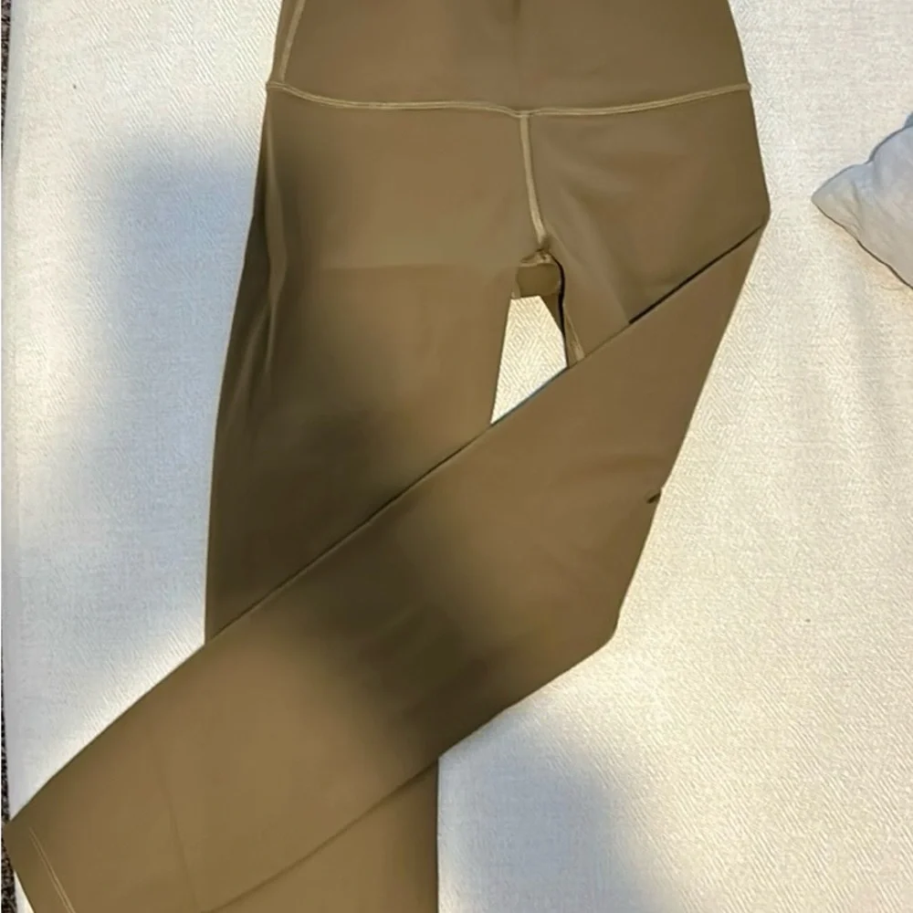 Lululemon Wunder under luxtreme size 6 - Picture 3 of 6